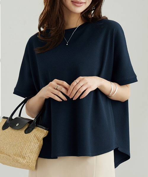 BELLUNA PLUS(ベルーナ)の「ドライワッフル素材ドルマンプルオーバー(Tシャツ/カットソー・レディース・ネイビー/ベージュ/アイボリー/セージグリーン・X-LARGE/LARGE/MEDIUM)」の20枚目の写真