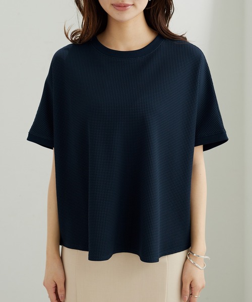 BELLUNA PLUS(ベルーナ)の「ドライワッフル素材ドルマンプルオーバー(Tシャツ/カットソー・レディース・ネイビー/ベージュ/アイボリー/セージグリーン・X-LARGE/LARGE/MEDIUM)」の22枚目の写真