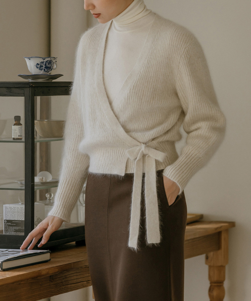 MAYVERU（メイバーユー）の「Lenna wool turtleneck t-shirt _ Ivory（Tシャツ/カットソー・レディース・その他・FREE）」の11枚目の写真