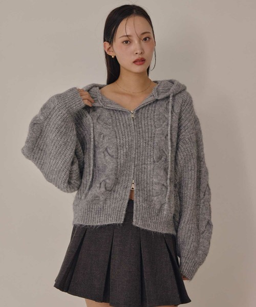 ACYM（アシーム）の「ケーブルニットフーディ（ニット/セーター・レディース・アイボリー/グレー・FREE）」の6枚目の写真