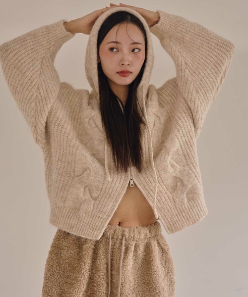 ACYM（アシーム）の「ケーブルニットフーディ（ニット/セーター・レディース・アイボリー/グレー・FREE）」の5枚目の写真