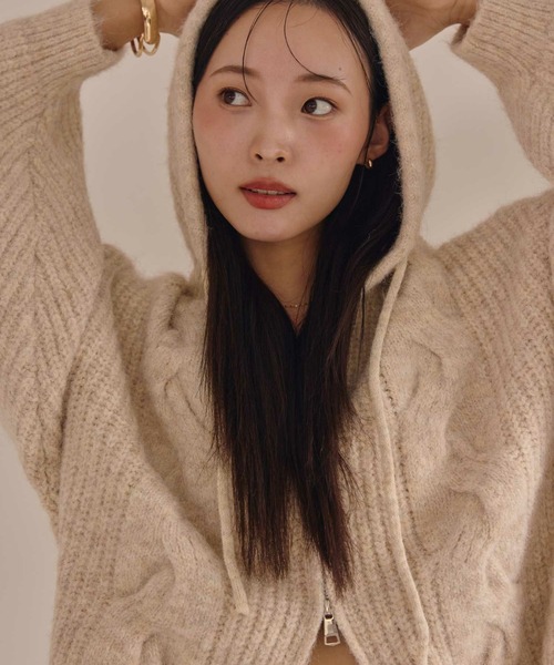 ACYM（アシーム）の「ケーブルニットフーディ（ニット/セーター・レディース・アイボリー/グレー・FREE）」の11枚目の写真