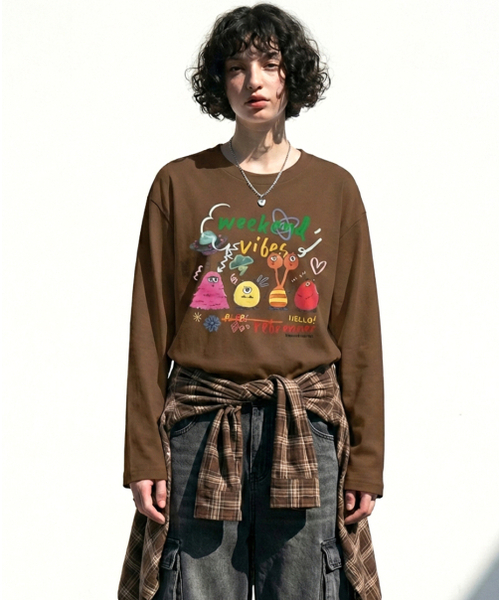 REBRENNER(リブレンナー)の「DTF ウィークエンドバイブ ロングスリーブ 長袖Tシャツ ブラウン(Tシャツ/カットソー・レディース・ブラウン・SMALL/MEDIUM/LARGE/X-LARGE/XX-LARGE/XXX-LARGE)」の1枚目の写真