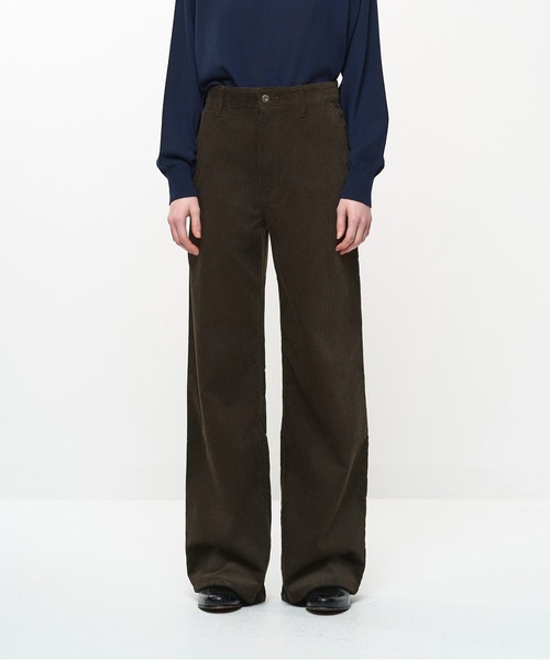 Juha(ユハ)の「FORMED WIDE CORDUROY PANTS(その他パンツ・メンズ・ブラウン/ブラック・4/3/2)」の2枚目の写真