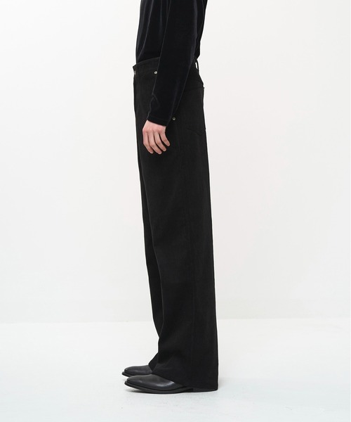 Juha(ユハ)の「FORMED WIDE CORDUROY PANTS(その他パンツ・メンズ・ブラウン/ブラック・4/3/2)」の7枚目の写真
