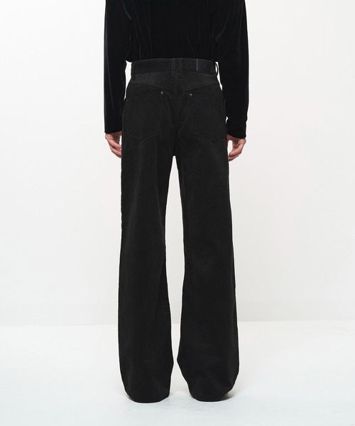 Juha(ユハ)の「FORMED WIDE CORDUROY PANTS(その他パンツ・メンズ・ブラウン/ブラック・4/3/2)」の8枚目の写真