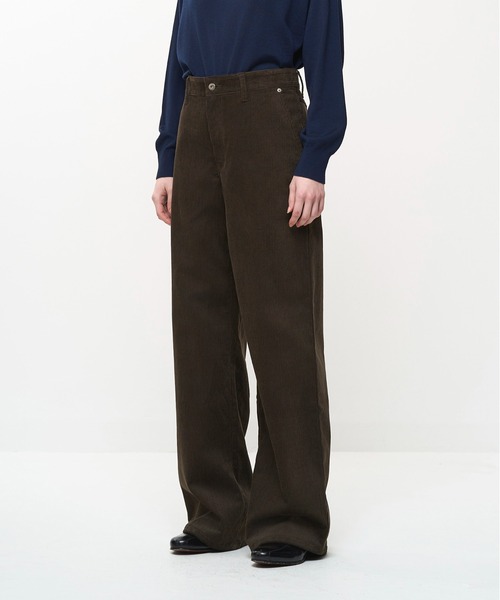 Juha(ユハ)の「FORMED WIDE CORDUROY PANTS(その他パンツ・メンズ・ブラウン/ブラック・4/3/2)」の9枚目の写真