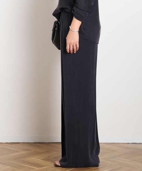 AP STUDIO（エーピーストゥディオ）の「キュプラパンツ（スラックス・レディース・ネイビー/アイボリー・34/36/38/40）」の3枚目の写真