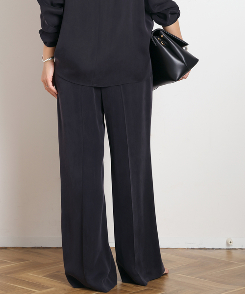 AP STUDIO（エーピーストゥディオ）の「キュプラパンツ（スラックス・レディース・ネイビー/アイボリー・34/36/38/40）」の4枚目の写真