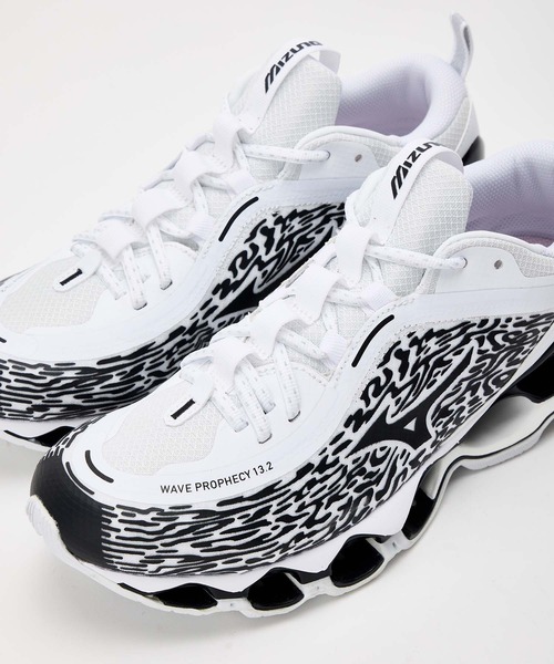 MIZUNO(ミズノ )の「MIZUNO ミズノ WAVE PROPHECY 13.2 ウェーブ プロフェシー D1GA261304(スニーカー・メンズ・ホワイト×ブラック・27.5cm/26.5cm/28.0cm/27.0cm/26.0cm)」の2枚目の写真