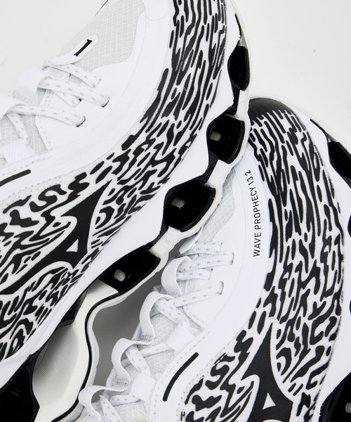 MIZUNO(ミズノ )の「MIZUNO ミズノ WAVE PROPHECY 13.2 ウェーブ プロフェシー D1GA261304(スニーカー・メンズ・ホワイト×ブラック・27.5cm/26.5cm/28.0cm/27.0cm/26.0cm)」の5枚目の写真