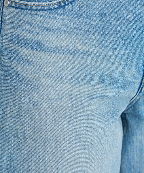 YANUK(ヤヌーク)の「ストレート "GINA"(デニムパンツ・レディース・サックスブルー・27inch/26inch/25inch/24inch/23inch/22inch/21inch)」の13枚目の写真