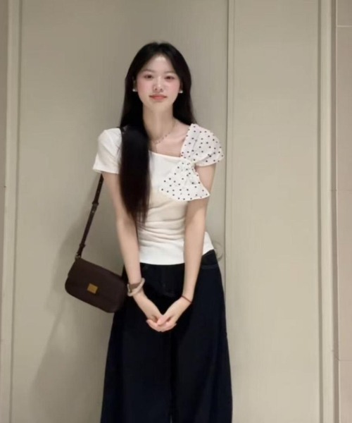 Ritzy（リッツィー）の「ドット柄　リボン付き アシンメトリートップス（Tシャツ/カットソー・レディース・ホワイト/ホワイト系その他・M/L/S）」の3枚目の写真