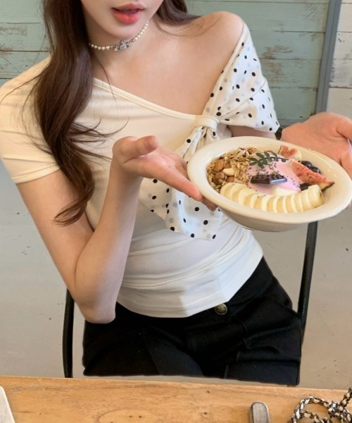 Ritzy（リッツィー）の「ドット柄　リボン付き アシンメトリートップス（Tシャツ/カットソー・レディース・ホワイト/ホワイト系その他・M/L/S）」の22枚目の写真