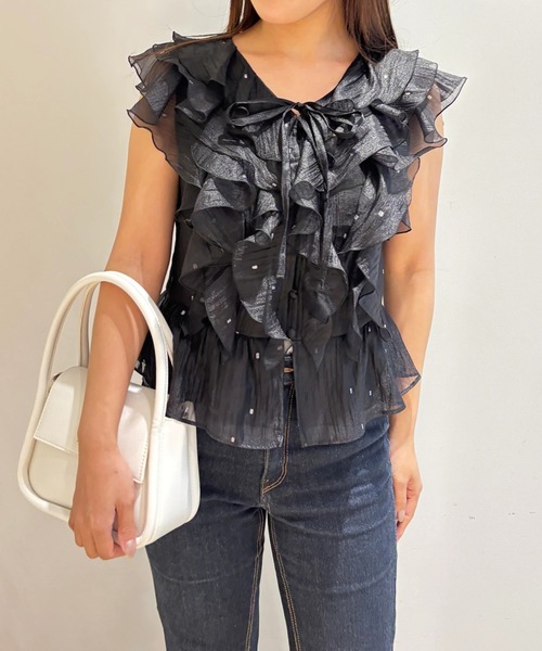 Apuweiser-riche（アプワイザーリッシェ）の「花びらフリルドットブラウス（シャツ/ブラウス・レディース・ブラック/オフホワイト・1/2）」の2枚目の写真