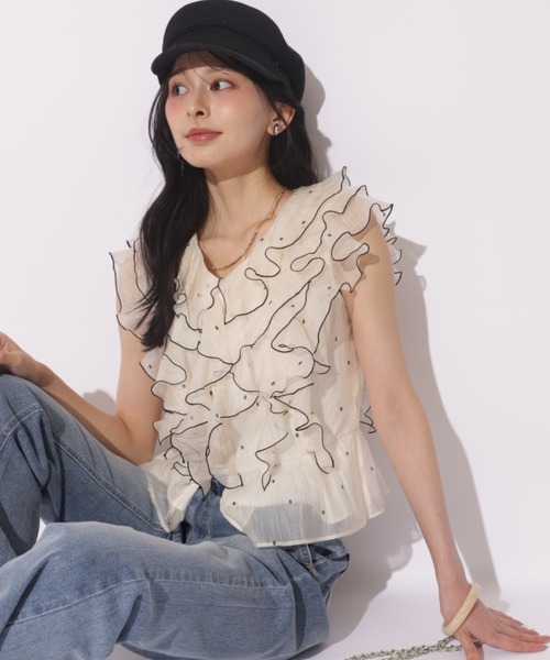 Apuweiser-riche(アプワイザーリッシェ)の「花びらフリルドットブラウス(シャツ/ブラウス・レディース・ブラック/オフホワイト・1/2)」の9枚目の写真