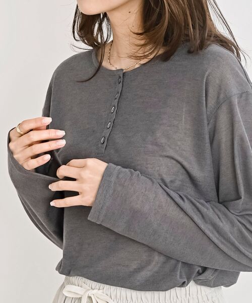 rps(アールピーエス)の「ヘンリーネックシアーカットソー(Tシャツ/カットソー・レディース・オフホワイト/グレー/ブラック・フリー)」の17枚目の写真