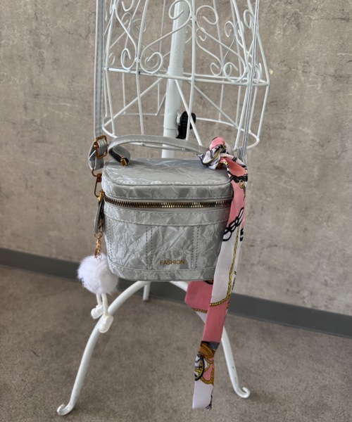 SHEPP(シープ)の「スカーフハンドル・バニティショルダーバッグ(ショルダーバッグ・レディース・ブラック/ピンク/グレー/ホワイト・F)」の14枚目の写真