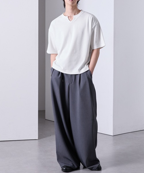 Loose/ルース(ルース)の「キーネック リブショートTシャツ(Tシャツ/カットソー・メンズ・ブラック/チャコールグレー/ワイン/オフホワイト・L/M/S)」の12枚目の写真