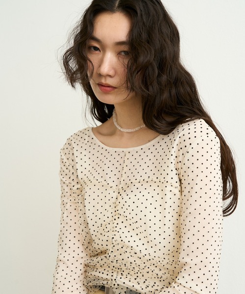 Lutim by u(ルチバイユー)の「フロッキードットニュアンスレイヤードトップス(Tシャツ/カットソー・レディース・ナチュラル/ブラック・FREE)」の20枚目の写真