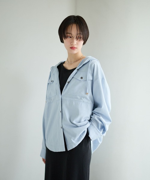 BAYFLOW（ベイフロー）の「[冷房対策にも]ツイルシャツパーカー（シャツ/ブラウス・レディース・ライトブルー/オフホワイト・FREE）」の6枚目の写真