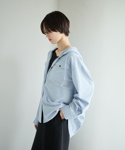 BAYFLOW（ベイフロー）の「[冷房対策にも]ツイルシャツパーカー（シャツ/ブラウス・レディース・ライトブルー/オフホワイト・FREE）」の7枚目の写真