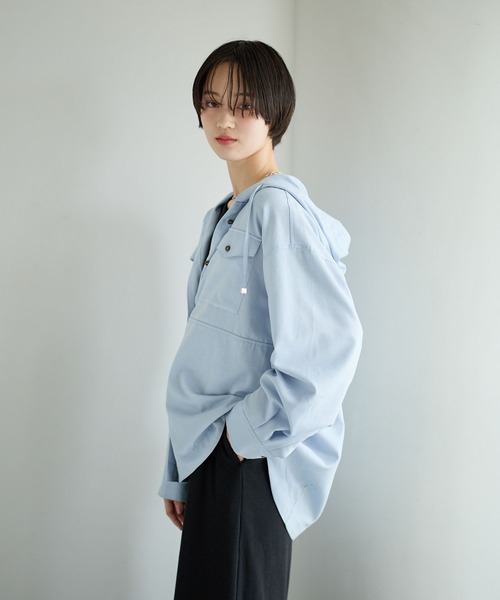 BAYFLOW（ベイフロー）の「[冷房対策にも]ツイルシャツパーカー（シャツ/ブラウス・レディース・ライトブルー/オフホワイト・FREE）」の8枚目の写真