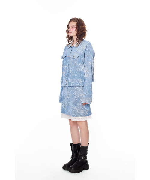 GREEDILOUS(グリディアス)の「Hip Cut Out Metallic Collar Denim Jacket(テーラードジャケット・レディース・その他・X-SMALL/SMALL/MEDIUM/LARGE)」の2枚目の写真
