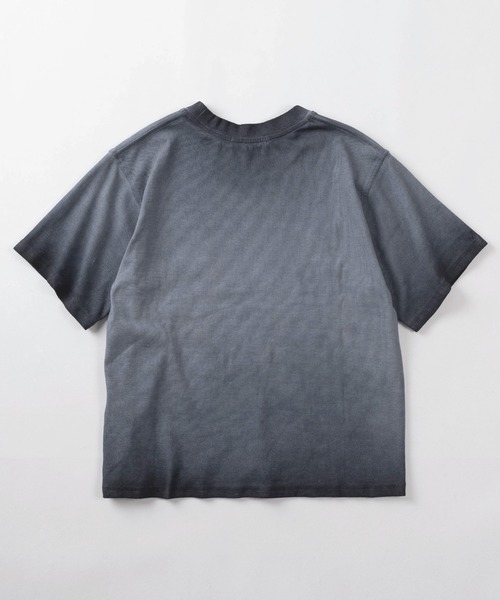 SlashDate（スラッシュデイト）の「【82】スプレー加工 グラフィックロゴ テレコ ショート丈 クルーネックTシャツ/ユニセックス/レディース/メンズ（Tシャツ/カットソー・メンズ・ホワイト/ピンク/チャコールグレー・M/L）」の5枚目の写真