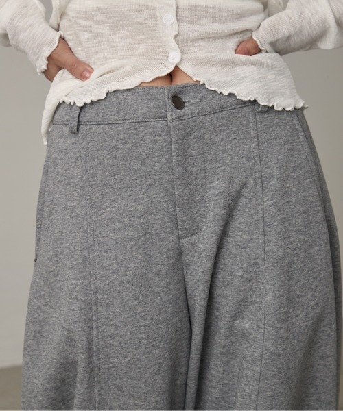 OFROOM(オフルーム)の「Sweat Curve Pants|スウェットカーブパンツ(スウェットパンツ・レディース・グレー/オートミール/ブラック・FREE)」の11枚目の写真