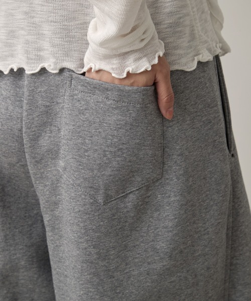 OFROOM(オフルーム)の「Sweat Curve Pants|スウェットカーブパンツ(スウェットパンツ・レディース・グレー/オートミール/ブラック・FREE)」の7枚目の写真