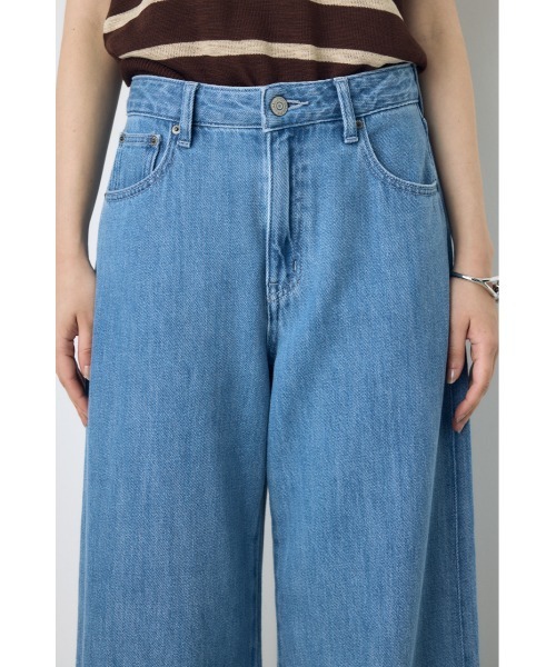 AZUL by moussy(アズールバイマウジー)の「【サイズ,身長別画像あり】AZUL DENIM 甘撚りバギーパンツ(デニムパンツ・レディース・ワンウォッシュ/ライトブルー・SMALL/LARGE/MEDIUM)」の6枚目の写真