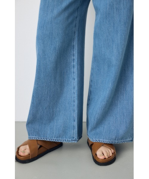 AZUL by moussy(アズールバイマウジー)の「【サイズ,身長別画像あり】AZUL DENIM 甘撚りバギーパンツ(デニムパンツ・レディース・ワンウォッシュ/ライトブルー・SMALL/LARGE/MEDIUM)」の8枚目の写真