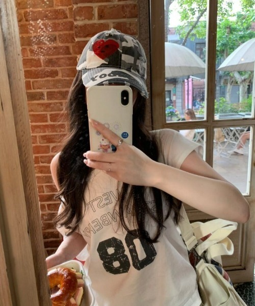 Ritzy(リッツィー)の「ヴィンテージプリント オフショルダールーズ T シャツ(Tシャツ/カットソー・レディース・ホワイト・M/S/L)」の12枚目の写真