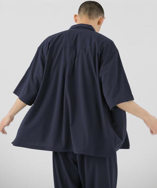 EKAL(エカル)の「『UVカット/静電気防止/イージーケア』SMOOTH WOOLY LIKE ショートスリーブ シャツ(シャツ/ブラウス・メンズ・ネイビー/チャコールグレー/ライトグレー・MEDIUM/LARGE)」の5枚目の写真