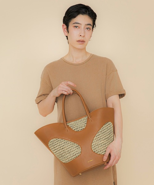 LE VERNIS(ル・ベルニ)の「LE VERNIS(ル・ベルニ)Hole digging tote(トートバッグ・レディース・ブラウン/ブラック・FREE)」の10枚目の写真
