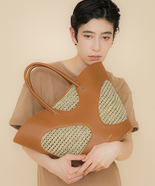 LE VERNIS(ル・ベルニ)の「LE VERNIS(ル・ベルニ)Hole digging tote(トートバッグ・レディース・ブラウン/ブラック・FREE)」の12枚目の写真
