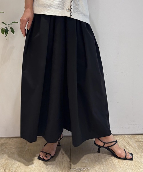 CADUNE(カデュネ)の「タックフレアーパンツ(その他パンツ・レディース・ホワイト/ブラック・38/36/34)」の1枚目の写真
