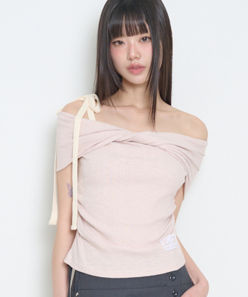ILLIGO(イリゴ)の「フローオフショルダートップスピンク(Tシャツ/カットソー・レディース・その他・OS)」の3枚目の写真