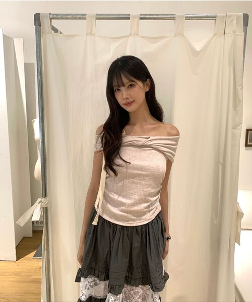 ILLIGO(イリゴ)の「フローオフショルダートップスピンク(Tシャツ/カットソー・レディース・その他・OS)」の4枚目の写真