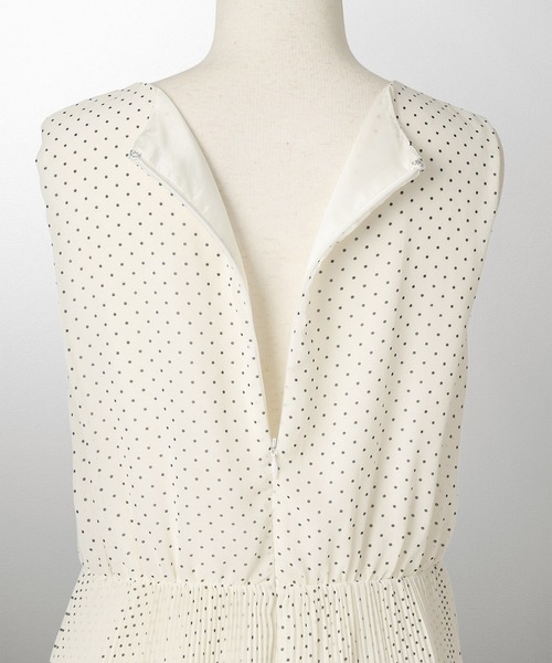 HUIT bouquet(ユイット)の「プリーツ ドット柄 ワンピース HUIT(ワンピース・レディース・ブラック/アイボリー・M/S)」の16枚目の写真