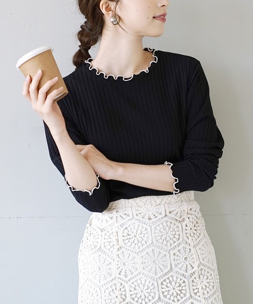 zootie（ズーティー）の「ロングスリーブ リブカットソー［クルーネック］（Tシャツ/カットソー・レディース・レッド系その他/イエロー系その他2/グリーン系その他2/ブラック×ホワイト/ホワイト×ブラック/グレー系その他3/ブルー/ベージュ系その他/ブラック系その他/ベージュ×ブラック/グレー系その他/カーキブラウン/ブルー系その他2/ネイビー/サーモンピンク/レッド系その他2/グレイッシュベージュ/ミント/テラコッタ/アイボリー・M/L/LL）」の4枚目の写真