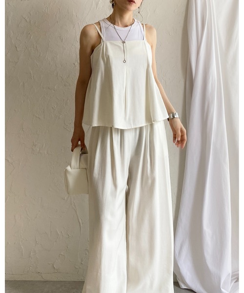 She's Closet(シーズクローゼット)の「タックペプラムキャミソールビスチェ&ロングワイドパンツセットアップ(セットアップ・レディース・ライトベージュ/オフホワイト/インディゴブルー/ブラック/ライトブルー・FREE)」の15枚目の写真