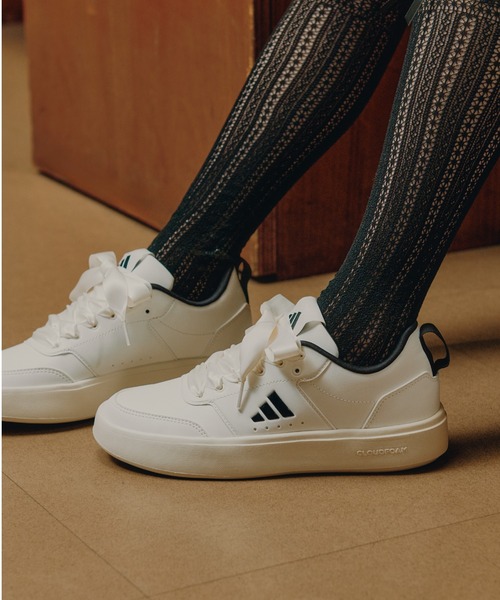 adidas(アディダス)の「ADIDAS アディダス PARK ST LITE パーク ST ライト LA2766 ABC-MART限定 *OFFW/CORE/OFFW(スニーカー・レディース・ホワイト・23.5cm/23.0cm/22.5cm/22.0cm/25.5cm/25.0cm/24.5cm/24.0cm)」の1枚目の写真