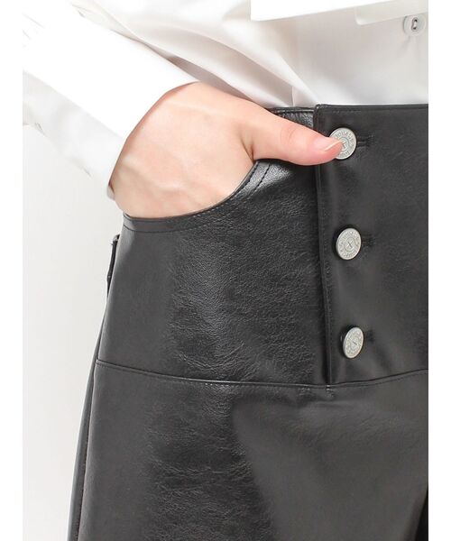 jouetie(ジュエティ)の「ダブルボタンフェイクレザーショートパンツ(その他パンツ・レディース・カーキ/ボルドー/ブラック・FREE)」の22枚目の写真