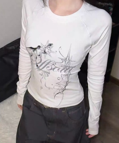 SHEPP(シープ)の「【26年秋冬新作】Y2KサイバーグラフィックラグランロンT(Tシャツ/カットソー・レディース・ブラック/ホワイト・M/L)」の3枚目の写真