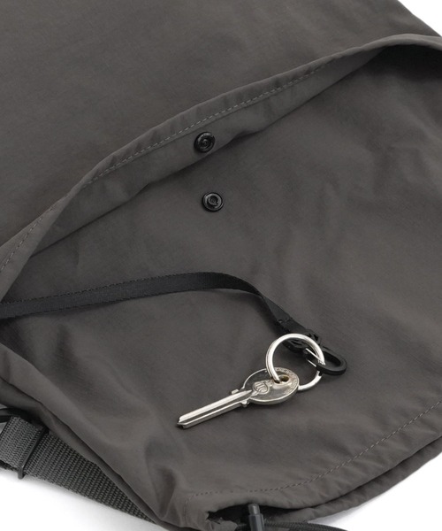 STANDARD SUPPLY(スタンダードサプライ)の「スタンダードサプライ / FLOPPY フロッピー / DRAW STRING SHOULDER M ドローストリングショルダーM(ショルダーバッグ・レディース・アイボリー/ブラック・FREE)」の13枚目の写真