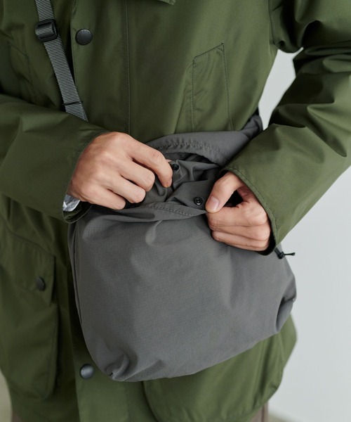 STANDARD SUPPLY(スタンダードサプライ)の「スタンダードサプライ / FLOPPY フロッピー / DRAW STRING SHOULDER M ドローストリングショルダーM(ショルダーバッグ・レディース・アイボリー/ブラック・FREE)」の6枚目の写真