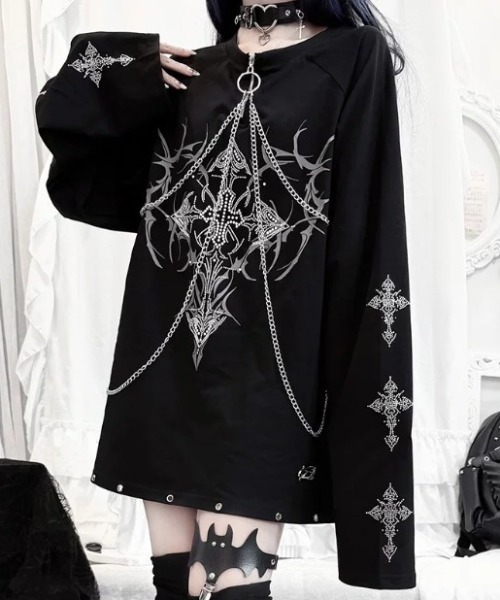 NOVESSEL(ノベセル)の「『AOSPACE/アオスペース』チェーン付きクロスプリントL/S Tee(Tシャツ/カットソー・レディース・ブラック/グレー・FREE)」の2枚目の写真