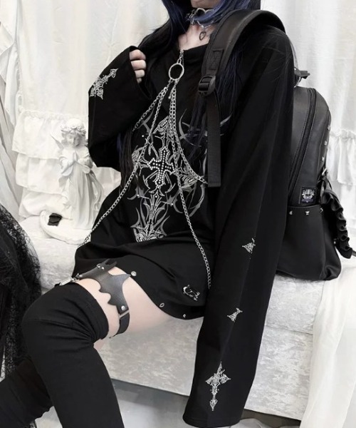 NOVESSEL(ノベセル)の「『AOSPACE/アオスペース』チェーン付きクロスプリントL/S Tee(Tシャツ/カットソー・レディース・ブラック/グレー・FREE)」の5枚目の写真